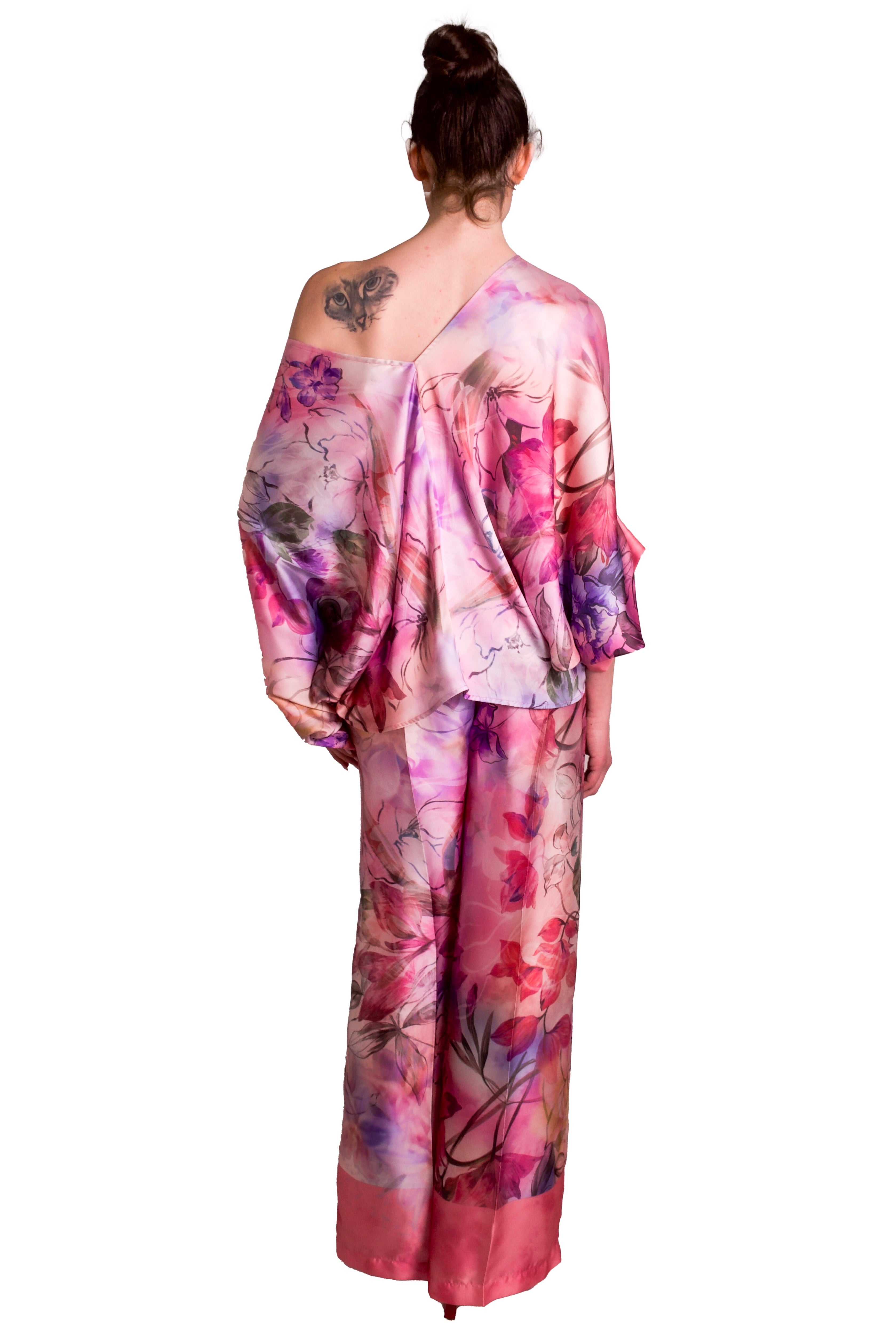 Blusa con maniche a kimono in raso floreale MADDALENA DI LORENZO