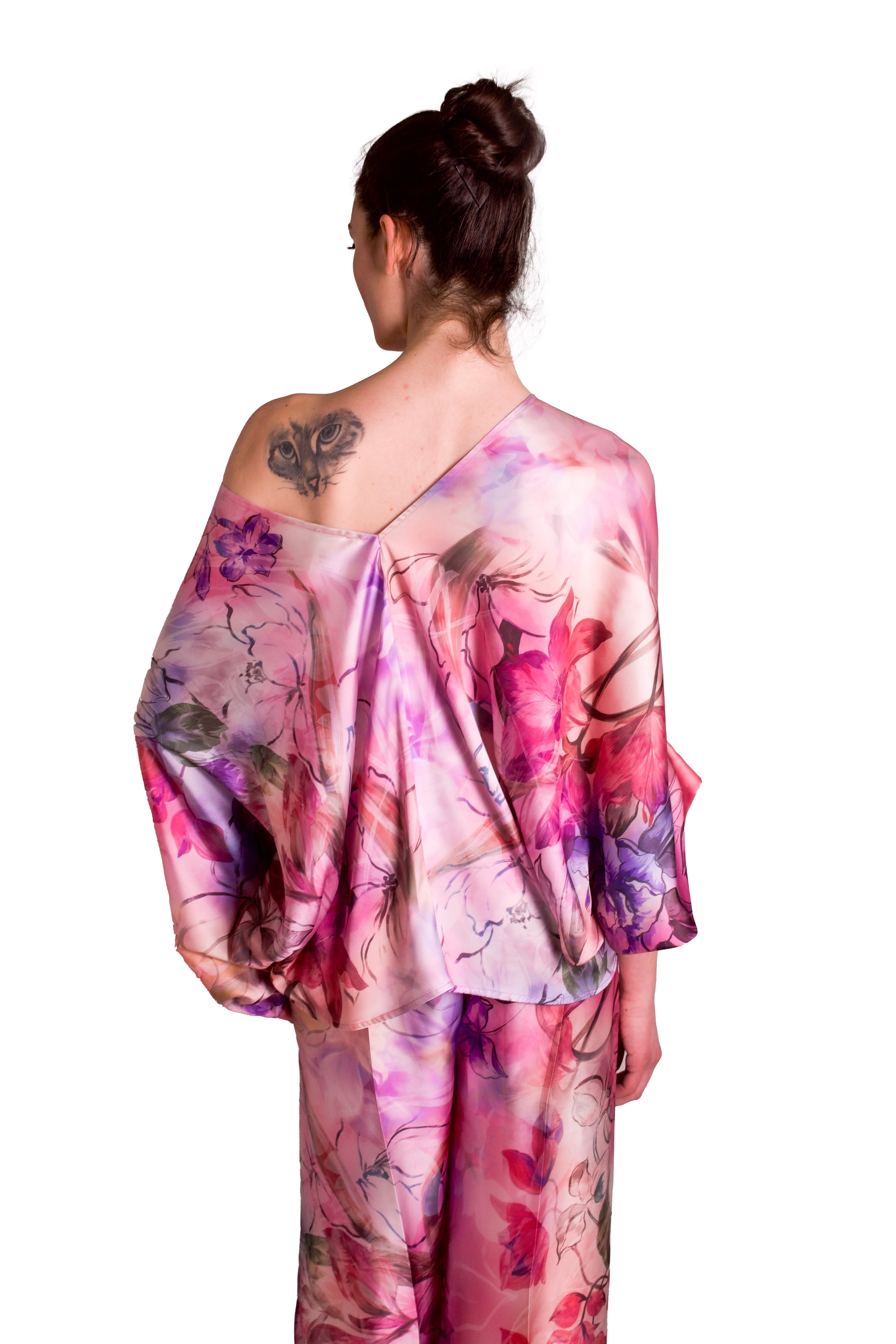Blusa con maniche a kimono in raso floreale MADDALENA DI LORENZO