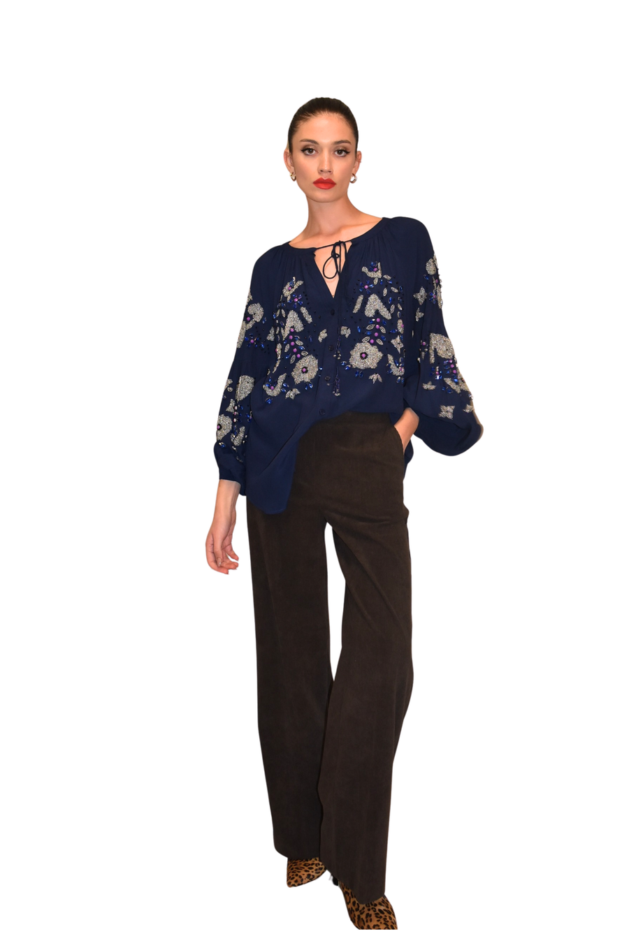 Blusa ricamata a mano con cristalli e nappine ODI ET AMO