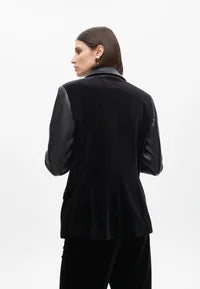 Nuova Collezione Giacca in velluto dettaglio ecopelle LOLA CASADEMUNT
