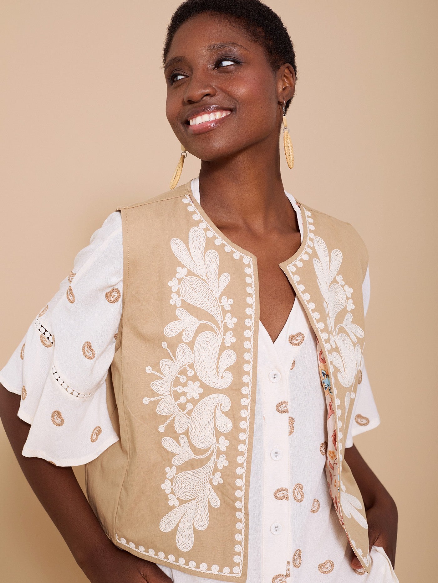 Gilet in tela di cotone con ricami a contrasto MEISIE