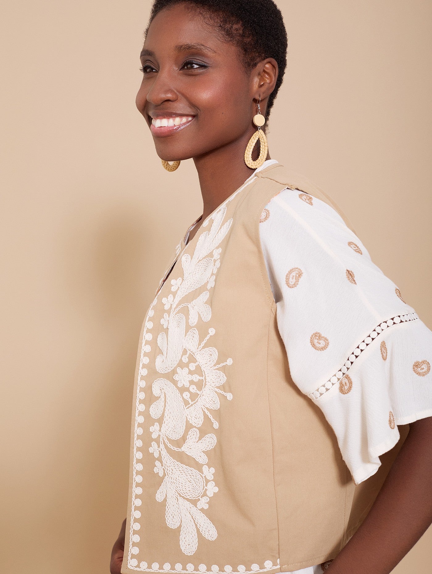 Gilet in tela di cotone con ricami a contrasto MEISIE