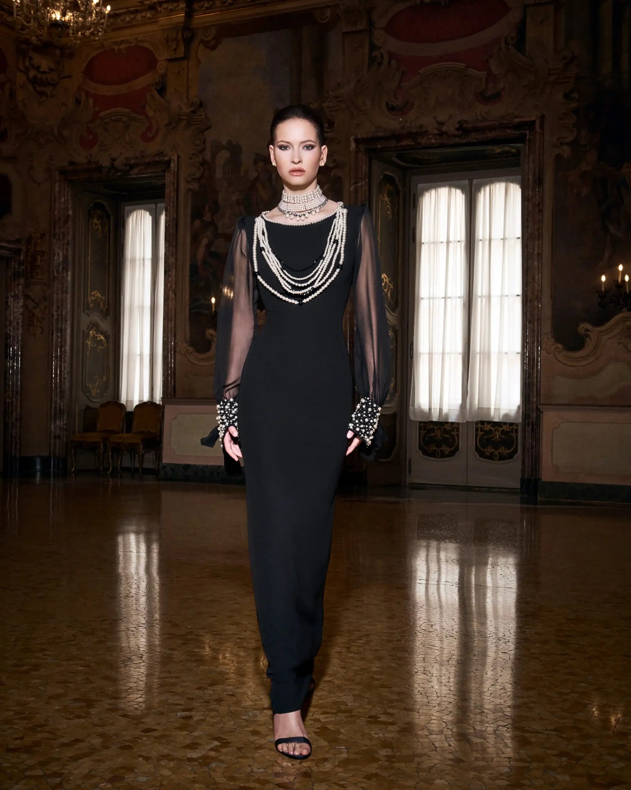 Nuova Collezione Abito lungo in cady con collana di perle GIANNI MOLARO