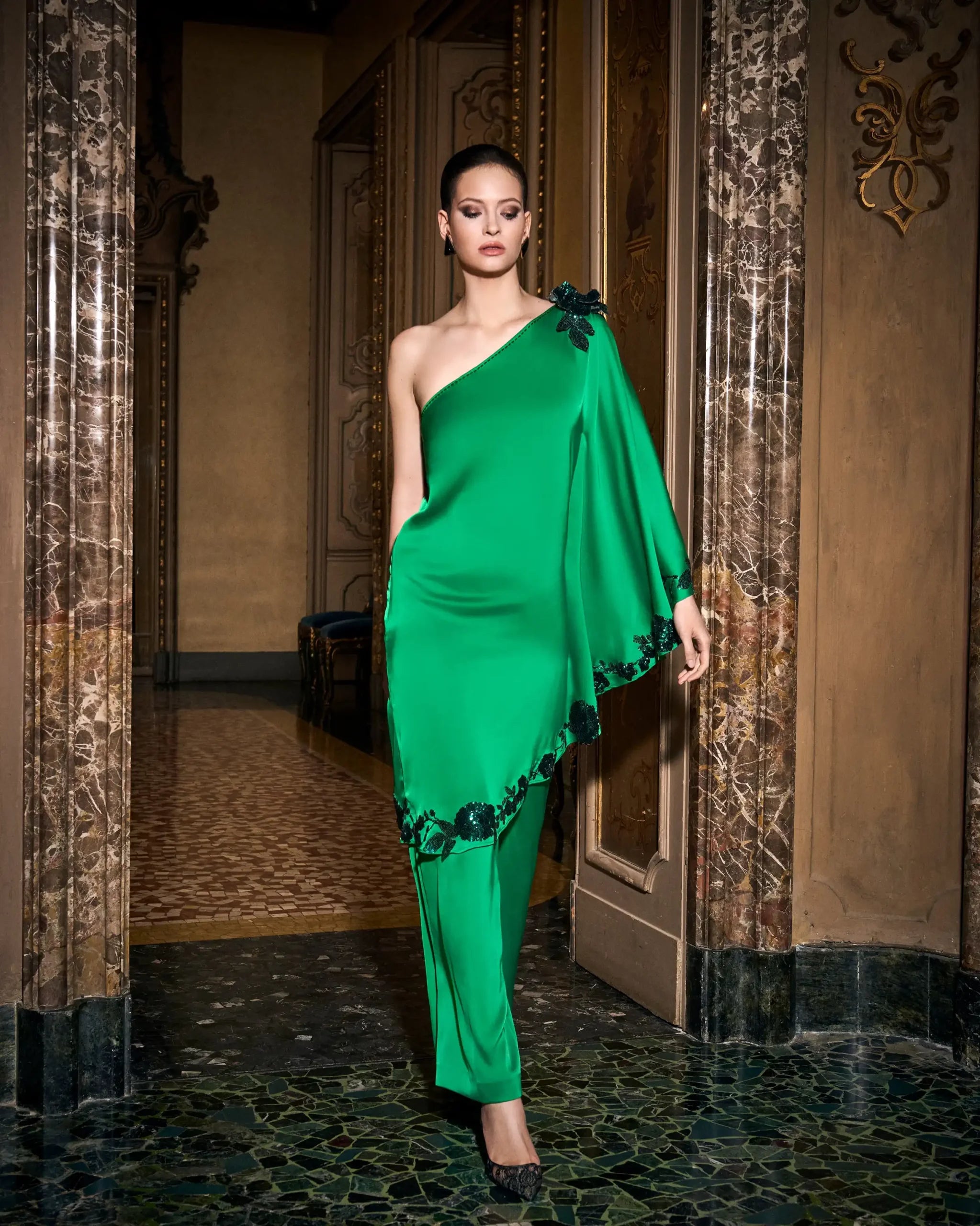 Completo pantalone in satin con blusa ricamata GIANNI MOLARO