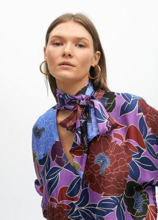 Nuova Collezione Blusa in raso stampa floreale LOLA CASADEMUNT