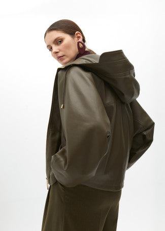 Bomber Effetto Pelle con Maniche Pipistrello e Cappuccio LOLA CASADEMUNT