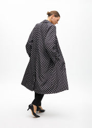 Nuova Collezione Trench lungo e leggero a pois LOLA CASADEMUNT