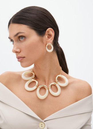 Orecchini ovali che combinano metallo e acrilico LOLA CASADEMUNT