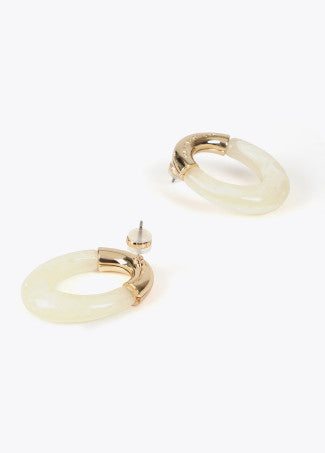 Orecchini ovali che combinano metallo e acrilico LOLA CASADEMUNT